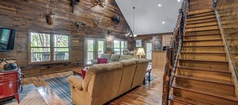Lake Barkley Fishing Getaway w/ Private Dock!