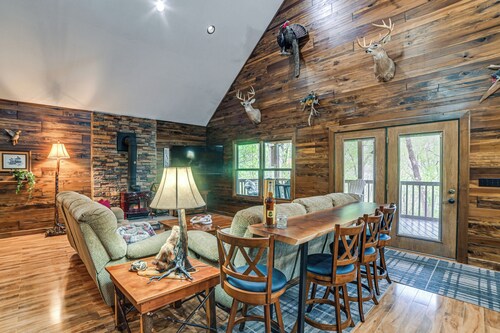 Lake Barkley Fishing Getaway w/ Private Dock!