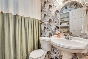 House (4 Bedrooms) | Interior - Explore Atl! Chic Home Base Near Mercedes-benz (Atlanta)