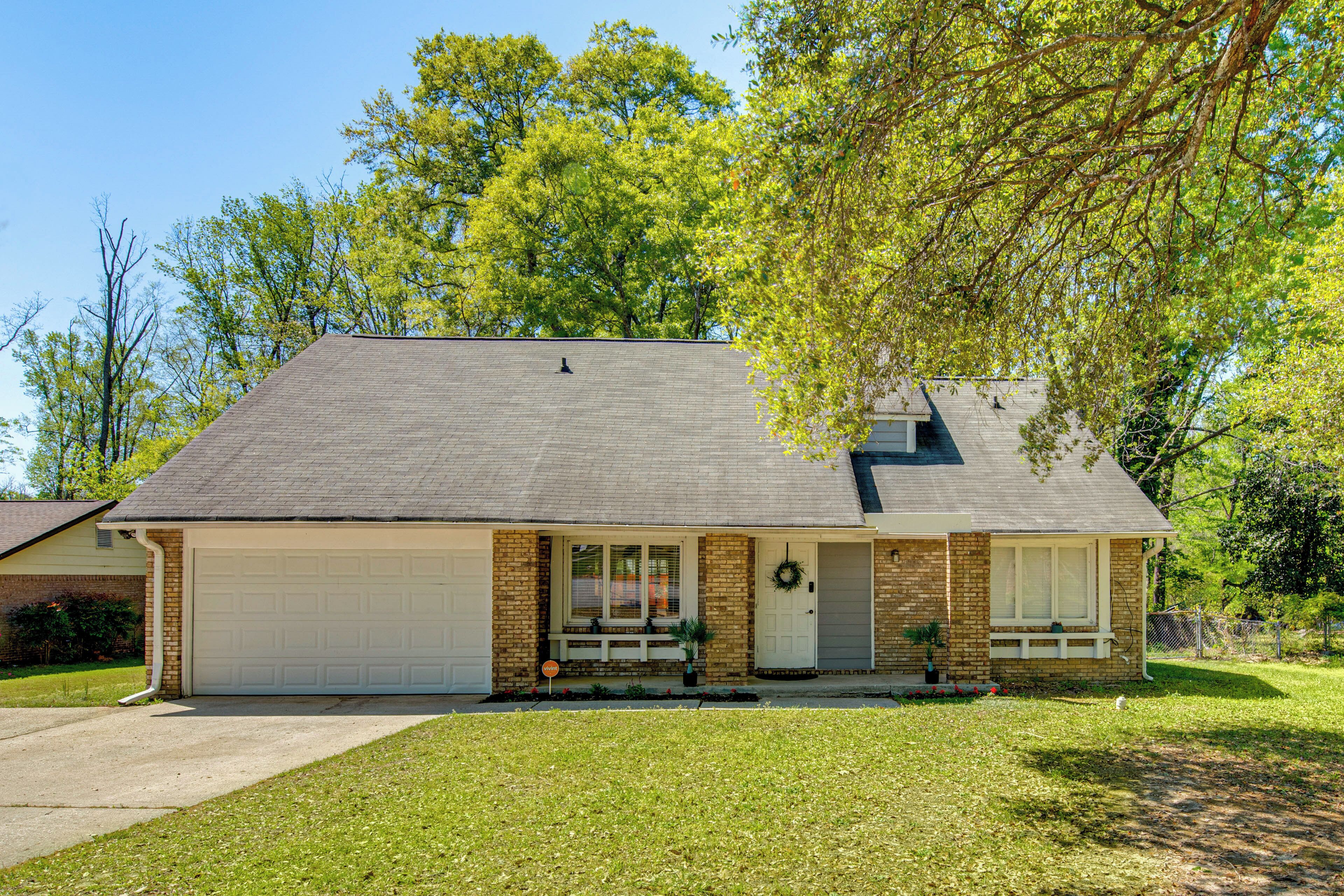 House (4 Bedrooms) | Front of property