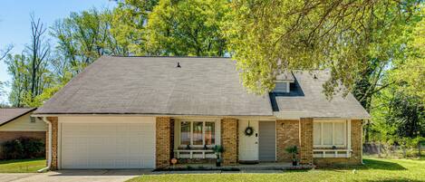 House (4 Bedrooms) | Front of property