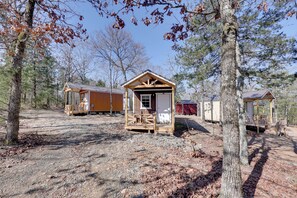 Interior - Crystal Mining On-site! Ouachita Adventure Cabin (Mena)