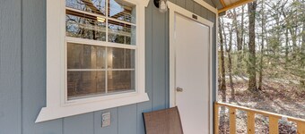 Quiet & Cozy Ouachitas Mtns Cabin w/ Trail Access