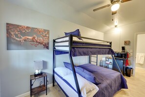 Interior - Small Family Getaway in Mena w/ Trails On-site! (Mena)