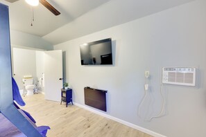 Interior - Small Family Getaway in Mena w/ Trails On-site! (Mena)