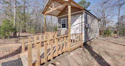 Small Family Getaway in Mena w/ Trails On-site!