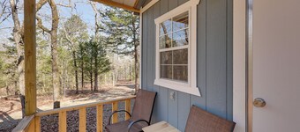Quiet & Cozy Ouachitas Mtns Cabin w/ Trail Access