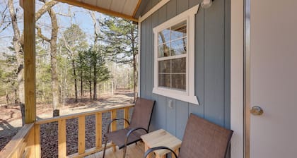 Quiet & Cozy Ouachitas Mtns Cabin w/ Trail Access