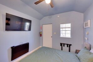 Interior - Quiet & Cozy Ouachitas Mtns Cabin w/ Trail Access (Mena)