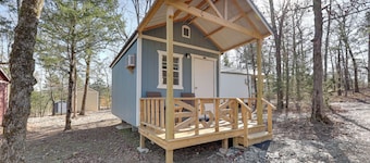 Quiet & Cozy Ouachitas Mtns Cabin w/ Trail Access
