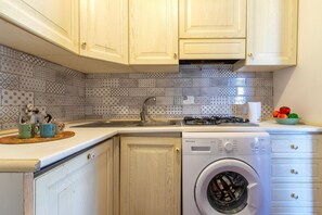 Private kitchen - Villa 'Sabbia - Private Pool' with Sea View, Wi-Fi and Air Conditioning (Punta de Su Turrione)