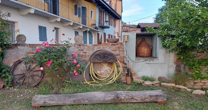 Peaceful farmhouse in Dogliani with view, total silence, authentic Italian charm