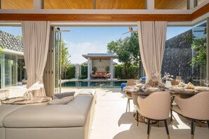 Outdoor dining - New Luxury 4BR Pool Villa: Elite Luxury D06 (Tambon Thep Krasatti)