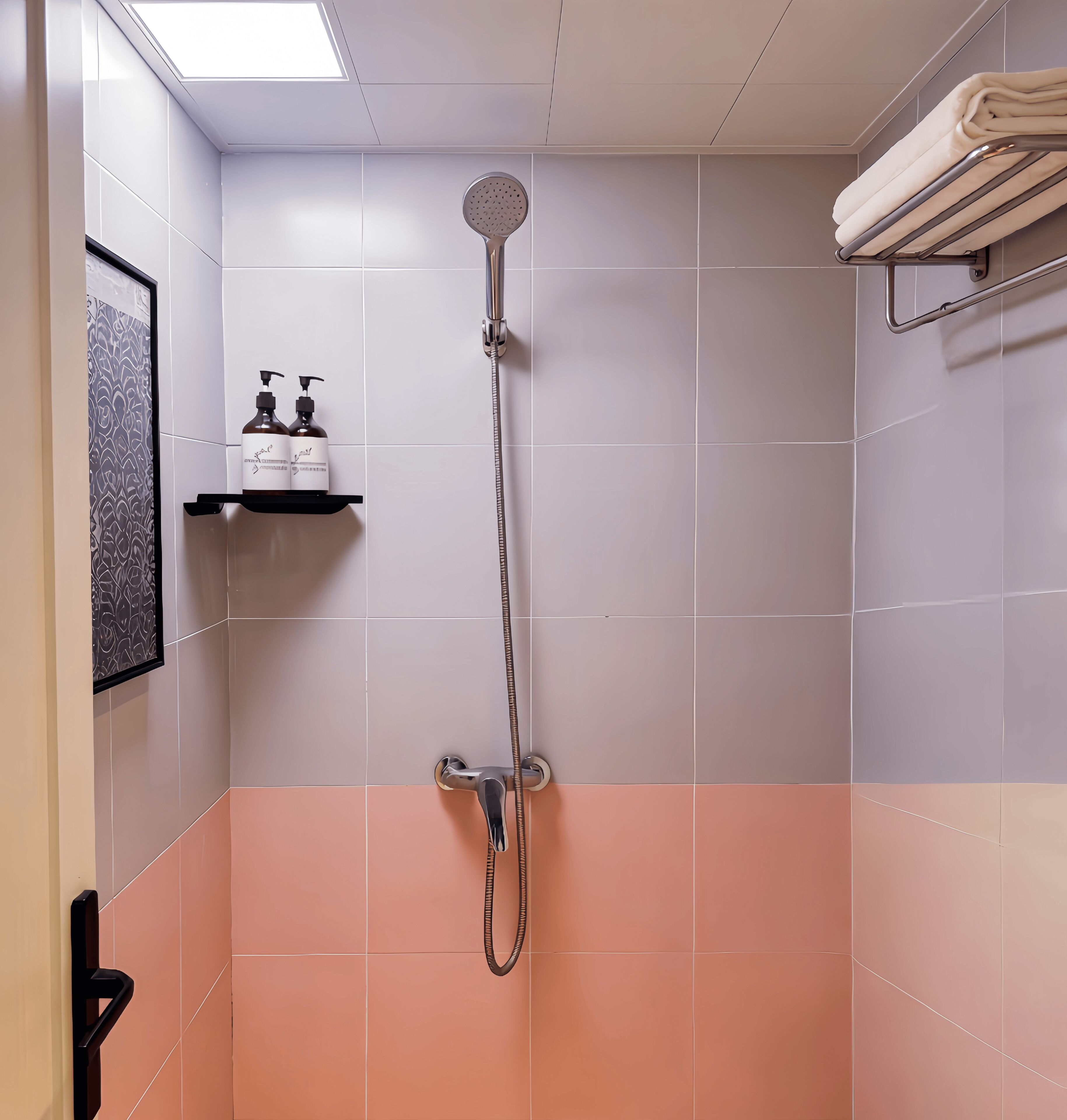 Senior Double Room | Bathroom | Free toiletries, hair dryer, slippers, towels