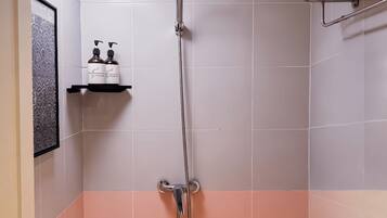 Senior Double Room | Bathroom | Free toiletries, hair dryer, slippers, towels