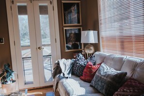 Living area - Charming cottage on 8 acres of peace & tranquility just a short drive from town. (Boaz)