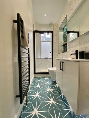 Bathroom - Stockbridge ‘Little Gem’ Flat, Sleeps 3 (Stockbridge)