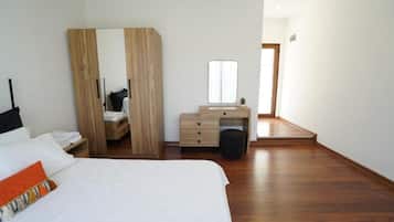 Desk, laptop workspace, soundproofing, free WiFi