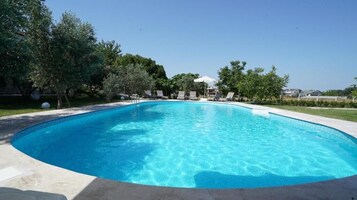 Deluxe Duplex | Pool | Seasonal outdoor pool