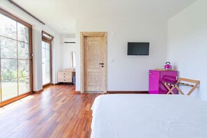 Luxury Room | Premium bedding, minibar, soundproofing, free WiFi - Muyo House (Urla)