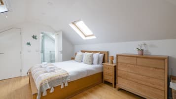 Desk, iron/ironing board, travel cot, WiFi