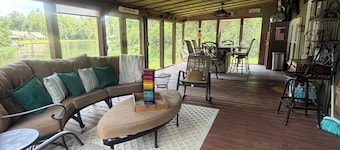 Perfect Lake Blackshear Family Escape with Big Screen Porch & Outdoor Fun Galore