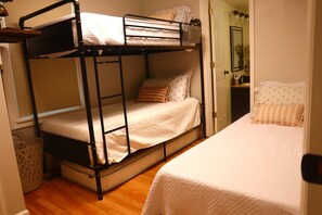 3 bedrooms, WiFi, bed sheets