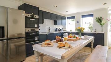 Dishwasher, cookware/dishes/utensils