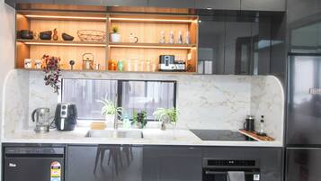 Fridge, microwave, oven, stovetop