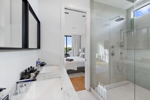 Bathroom - Design District Modern Lux Villa, Pool, BBQ, Games (Miami)