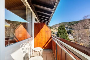 Property grounds - Apartment "Claudia" 50 sqm with Balcony and Mountain View for 3 Guests in Todtnau (Todtnau)