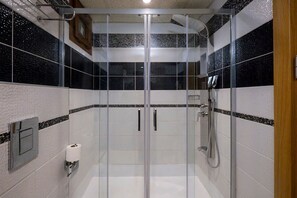 Basic Room With Balcony | Salle de bain