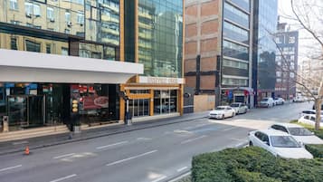 المنشأة من الخارج