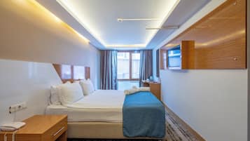 Standard Double Room | In-room safe, iron/ironing board, free WiFi