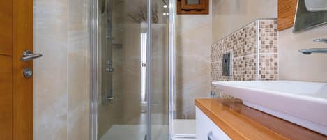 Deluxe Room Sea View | Bathroom