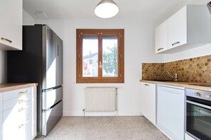 Private kitchen - Familly house • 4 bedrooms • Spa • Garden • Parking (Reims)