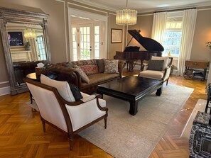 Lobby - Cleveland Park Cathedral Hts, Upscale 5BR, 4.5BA , 4Lvl, ~5200 SF, Smr Rental (Washington)
