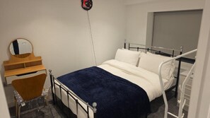 3 chambres, fer et planche à repasser, Wi-Fi, draps fournis