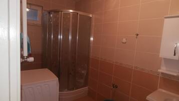 House, 3 Bedrooms, Smoking, Balcony | Bathroom