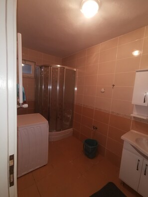 House, 3 Bedrooms, Smoking, Balcony | Bathroom - Quiet and Comfortable in Sinop Karakum Site 2 (Sinop)
