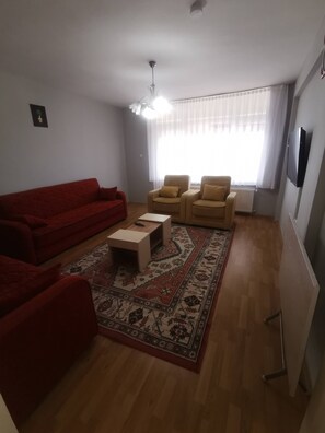 House, 3 Bedrooms, Smoking, Balcony | Living room - Quiet and Comfortable in Sinop Karakum Site 2 (Sinop)