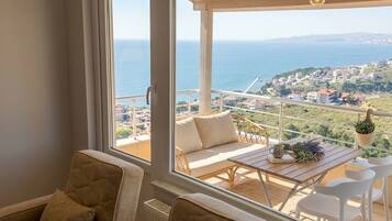 House, 3 Bedrooms, Smoking, Balcony | Interior