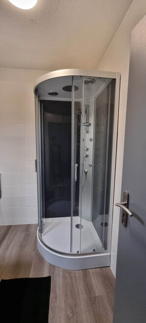 Bathroom - L’Escapade du Bonheur • Ground floor • Sleeps 4 • Alsace (Gundershoffen)