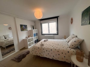 Room - Illkirch centre • 2 bedrooms • Sleeps 6 • Near the tram (Illkirch-Graffenstaden)