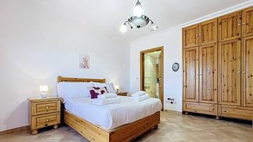 2 bedrooms, desk, iron/ironing board