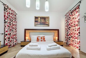 Room - Seaside Retreat with Balcony Views in Marsaskala (Wied il-Għajn)