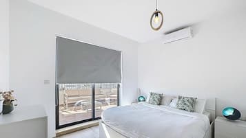 2 bedrooms, desk, iron/ironing board, travel crib