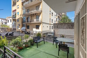 Outdoor dining - Mirosa Luxury Room 212 with Private Terrace, Wi-Fi and Air Conditioning (Pompei)