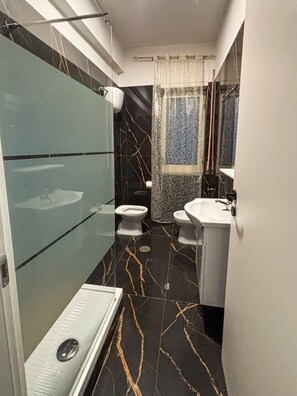 Bathroom - Mirosa Luxury Room 212 with Private Terrace, Wi-Fi and Air Conditioning (Pompei)