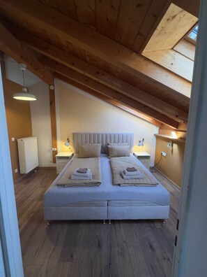 1 bedroom, iron/ironing board, WiFi, bed sheets - Apartment-Private Bathroom-Mountain View-Wohnung 3 (Garmisch-Partenkirchen)